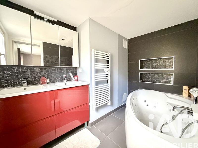 Maison - 223 m² - 9 pièces