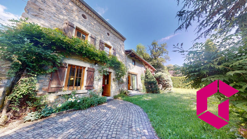 Maison - 270 m² - 8 pièces