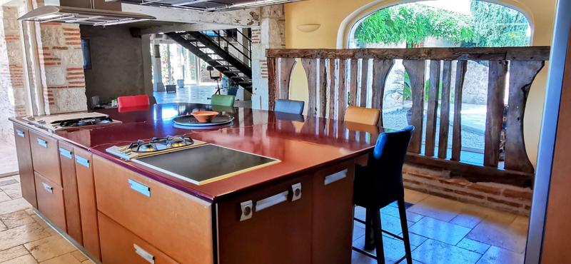 Propriété - 1 000 m² - 10 pièces