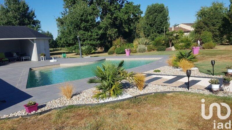 Maison de maîtres - 243 m² - 9 pièces