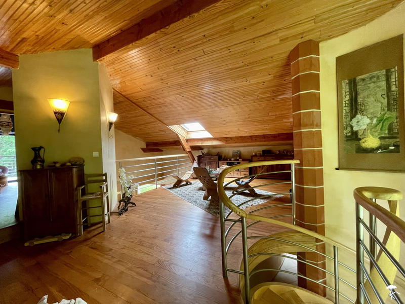 Maison contemporaine - 245 m² - 10 pièces