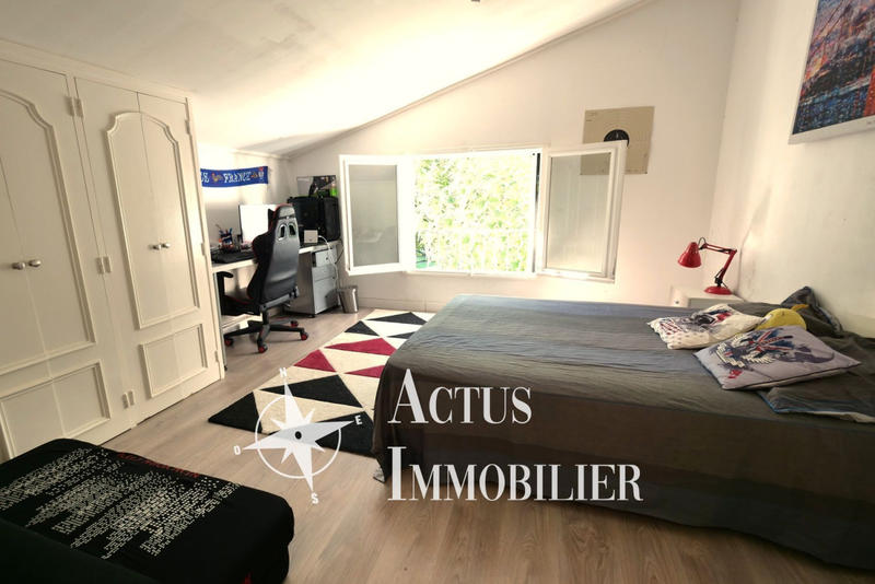 Maison - 214 m² - 6 pièces