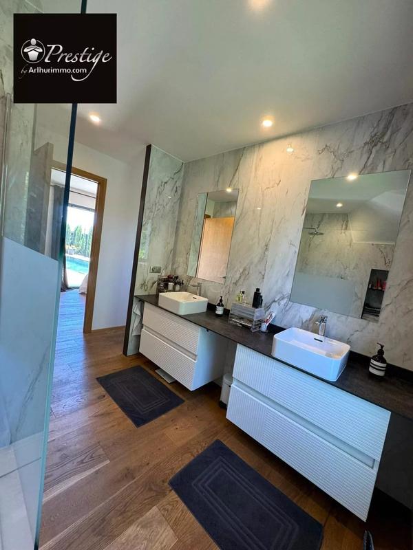 Maison - 186 m² - 5 pièces