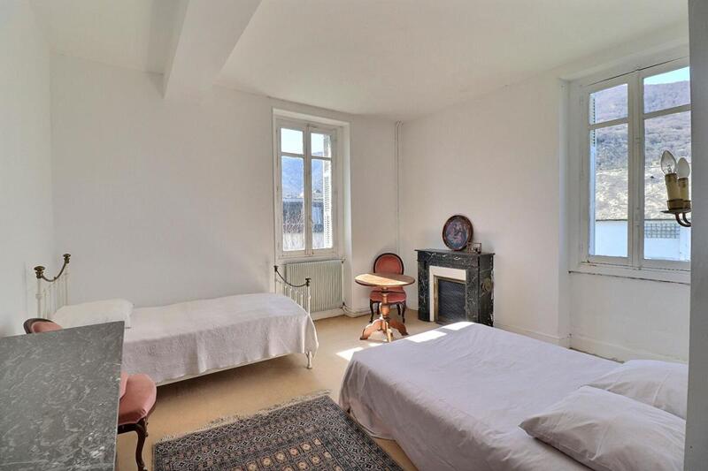 Maison - 306 m² - 9 pièces