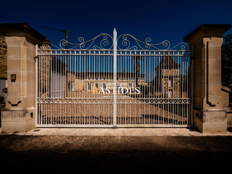 Maison ancienne - 229 m² - 7 pièces