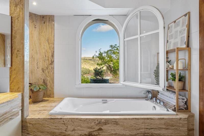 Maison - 467 m² - 10 pièces