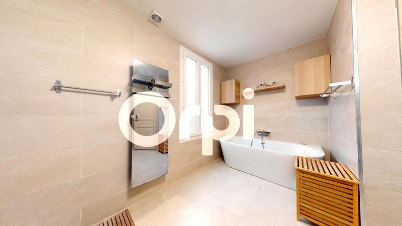 Maison - 300 m² - 9 pièces