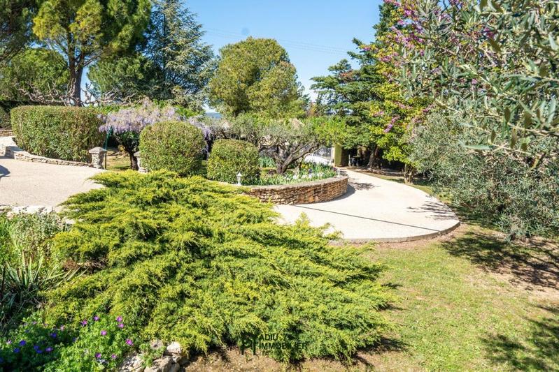 Maison - 200 m² - 8 pièces