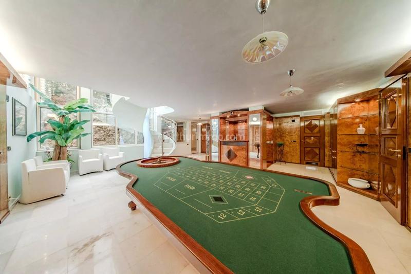 Maison - 379 m² - 8 pièces