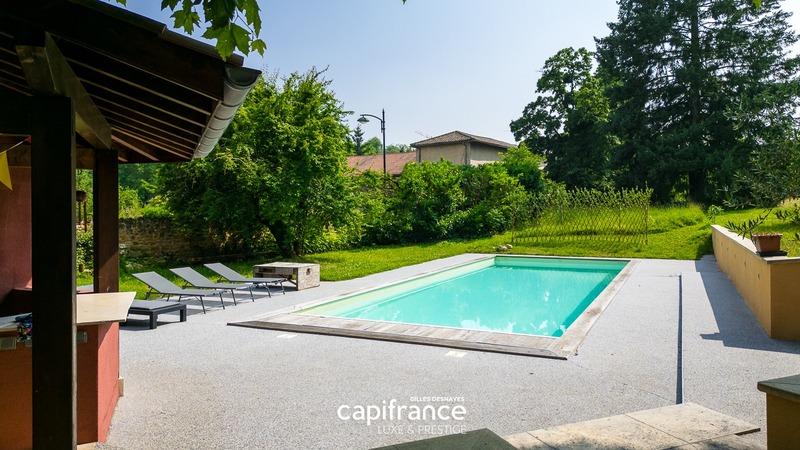 Maison - 332 m² - 8 pièces