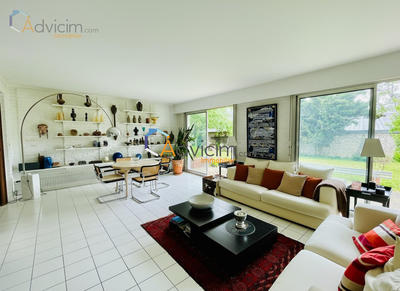 Maison contemporaine - 231 m² - 5 pièces