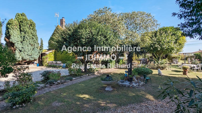 Maison - 296 m² - 9 pièces