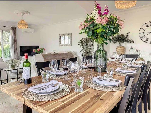 Propriété - 250 m² - 8 pièces