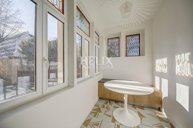 Maison - 383 m² - 9 pièces