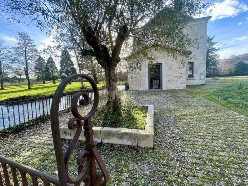 Maison de maîtres - 245 m² - 8 pièces