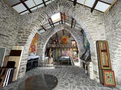 Maison en pierre - 366 m² - 6 pièces