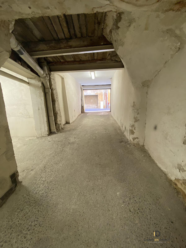 Parking / Garage - 2 m²