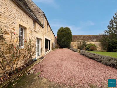 Maison - 207 m² - 7 pièces