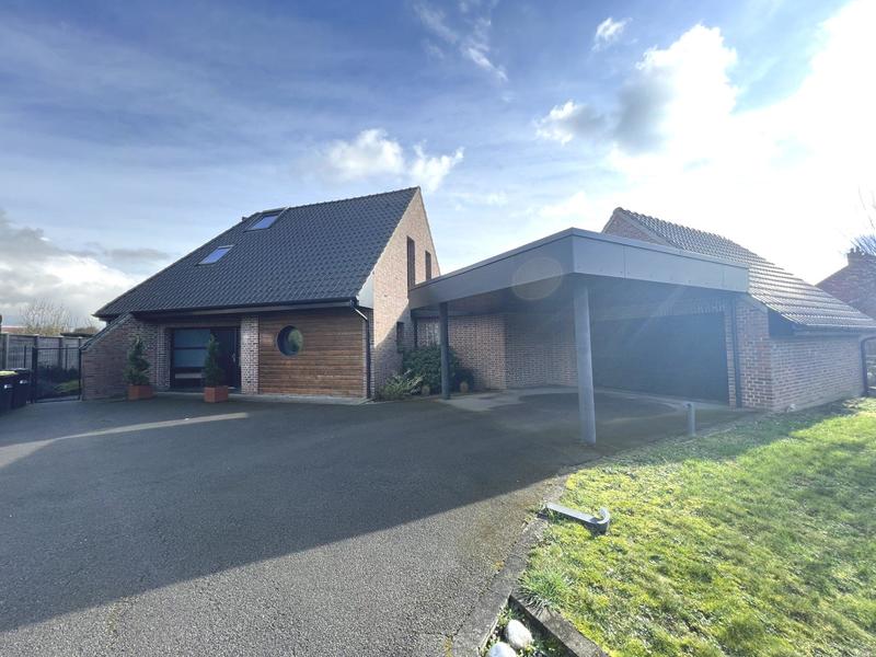 Maison contemporaine - 220 m² - 10 pièces