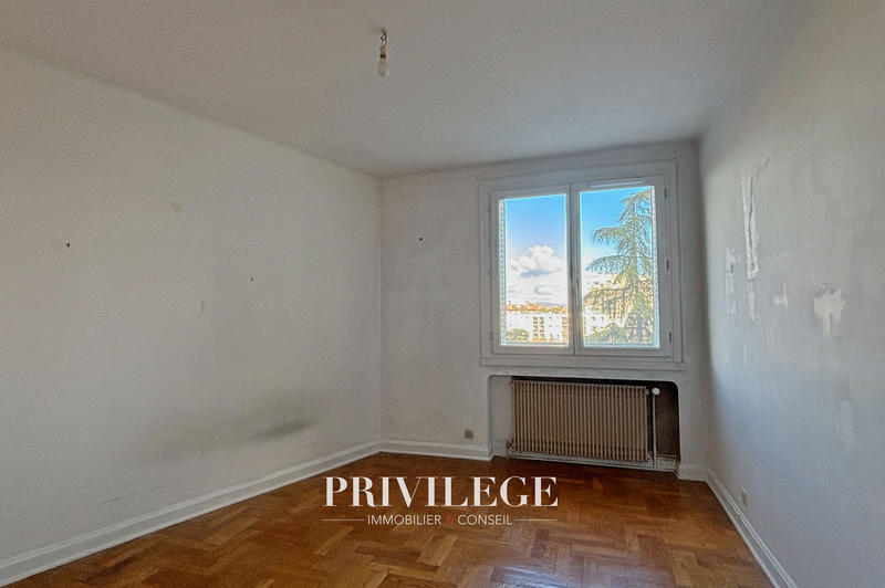 Appartement - 100 m² - 4 pièces