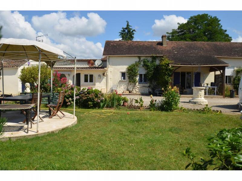 Maison - 252 m² - 14 pièces