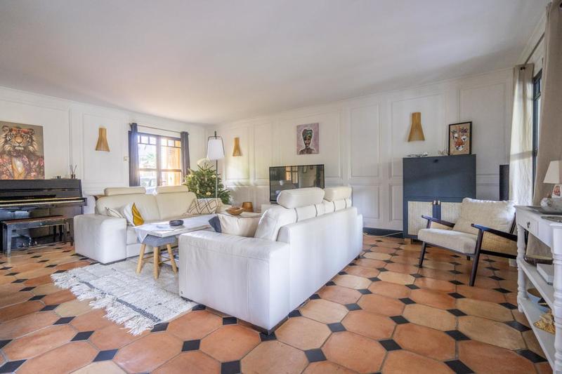 Villa - 200 m² - 6 pièces