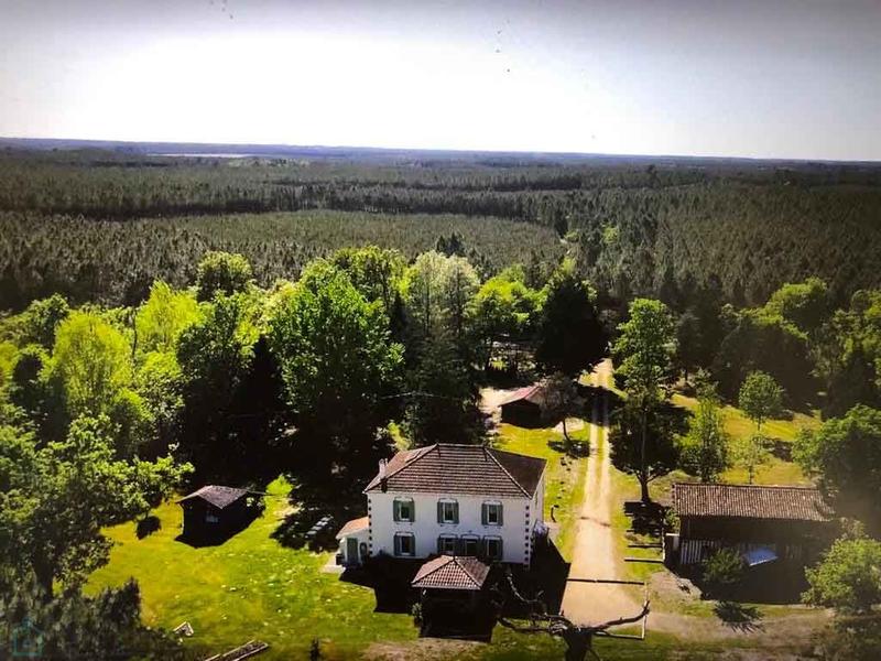 Maison - 275 m² - 10 pièces