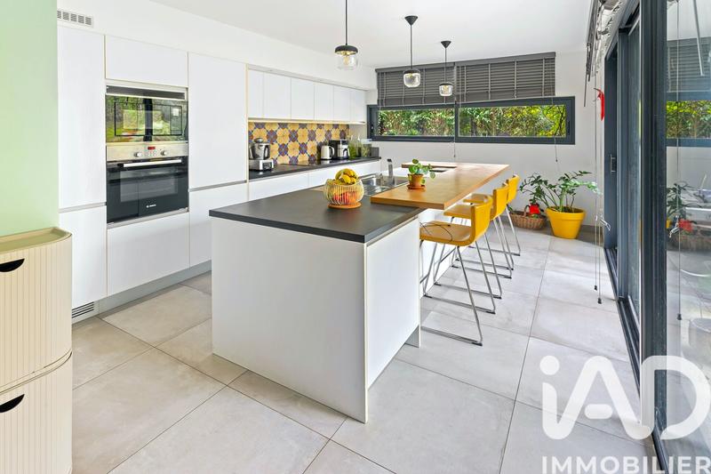 Maison de maîtres - 180 m² - 8 pièces