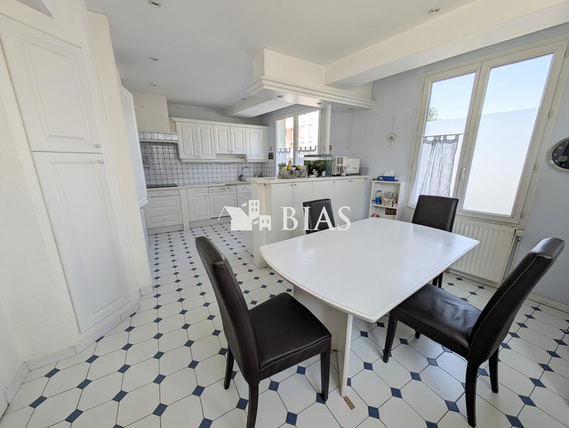 Maison ancienne - 252 m² - 7 pièces