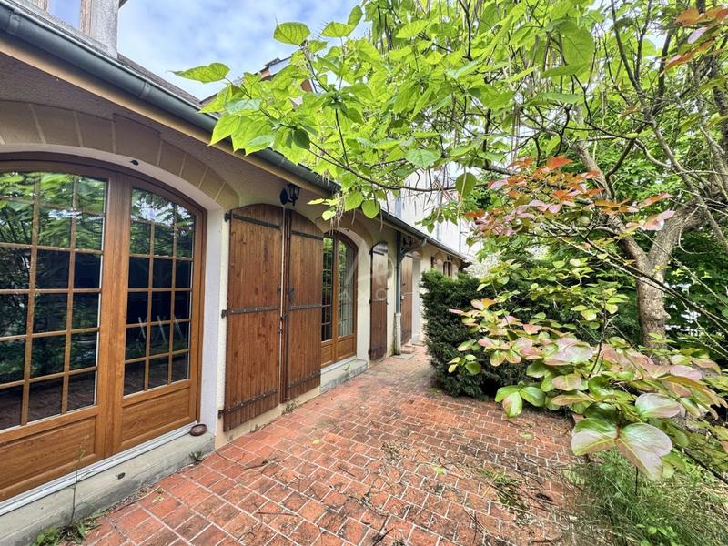 Maison - 575 m² - 16 pièces