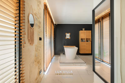 Mas - 210 m² - 5 pièces