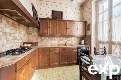 Maison - 246 m² - 10 pièces