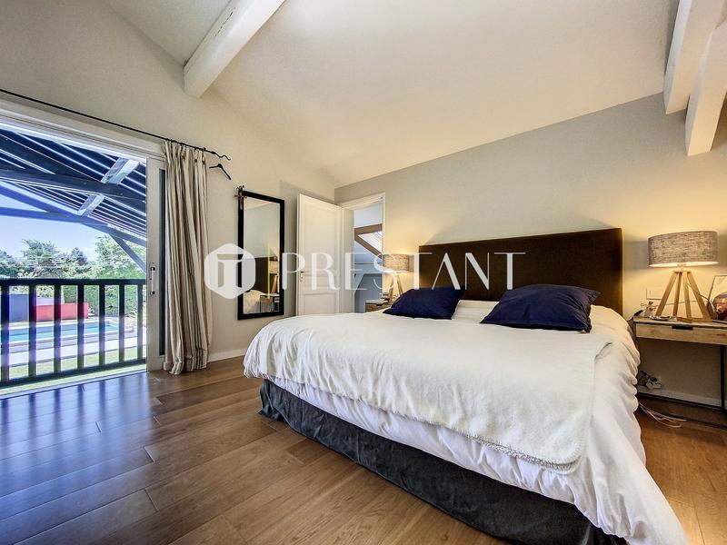 Maison - 301 m² - 11 pièces