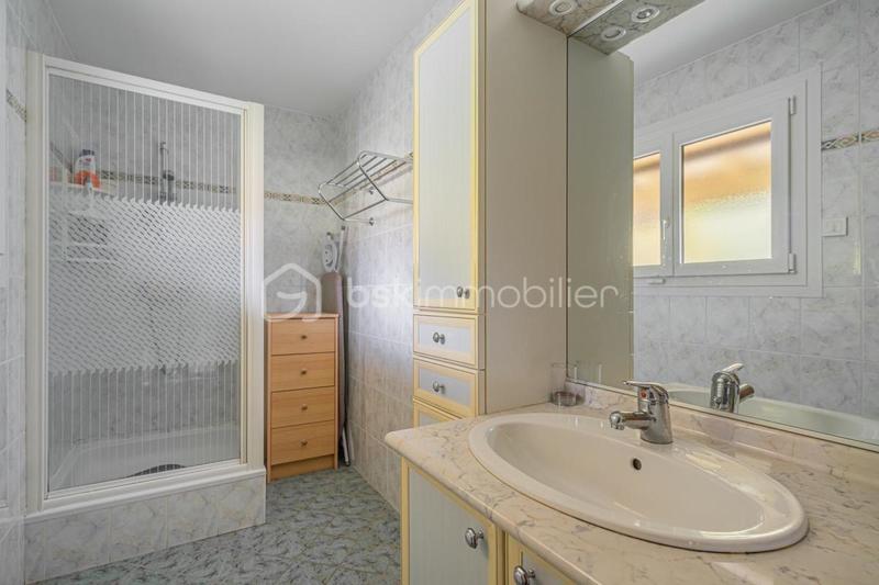 Maison traditionnelle - 268 m² - 7 pièces