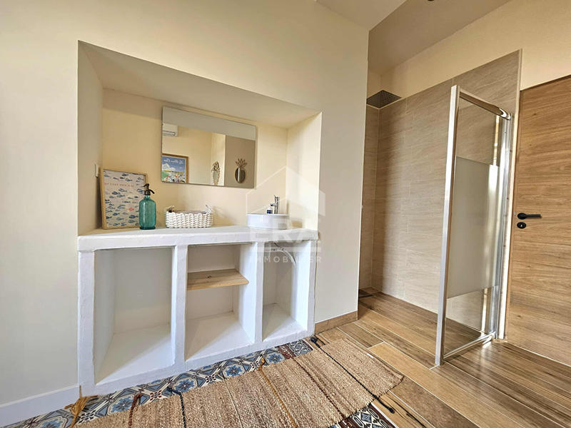 Maison - 184 m² - 9 pièces