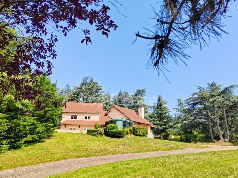 Maison - 201 m² - 7 pièces