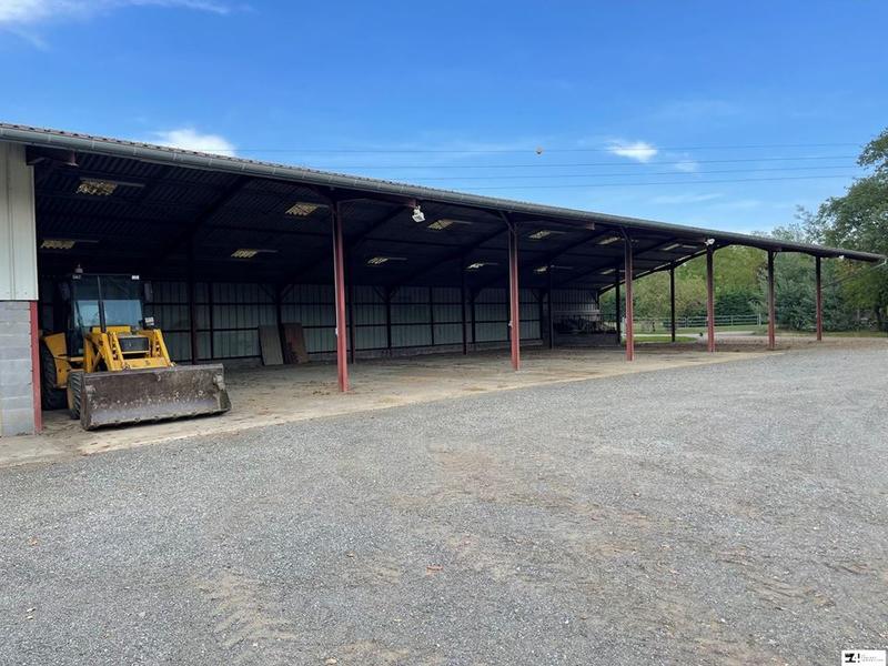 Parking / Garage - 863 m²