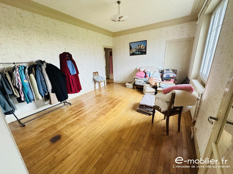 Maison - 180 m² - 9 pièces