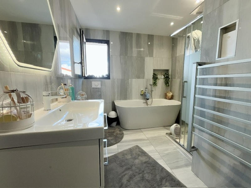 Maison - 105 m² - 5 pièces