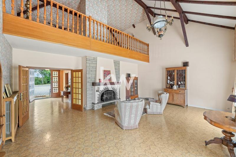 Maison - 424 m² - 9 pièces