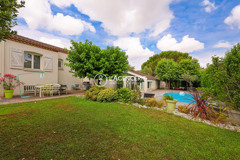 Maison - 260 m² - 10 pièces