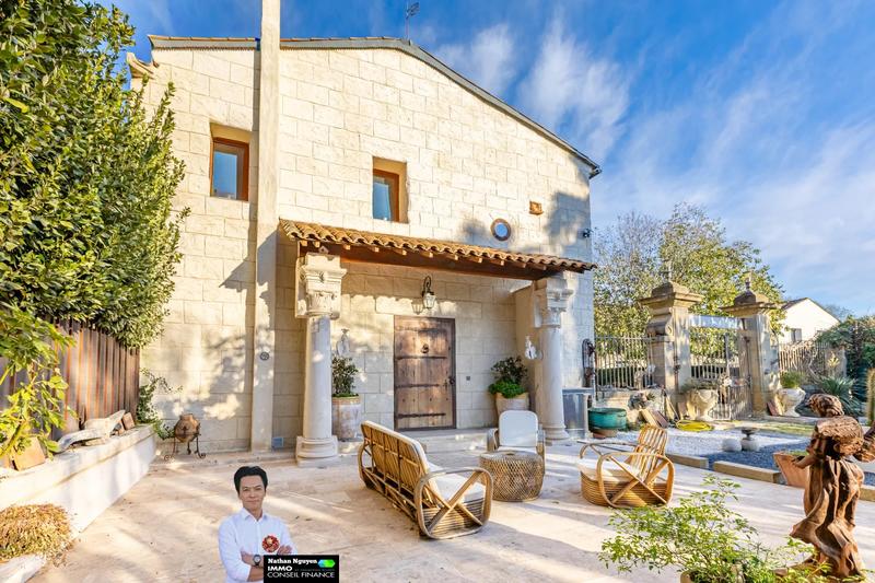 Mas - 303 m² - 9 pièces