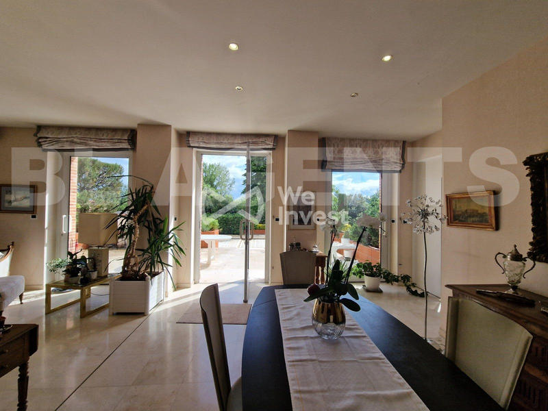 Maison - 380 m² - 9 pièces