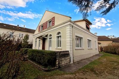 Maison - 202 m² - 7 pièces