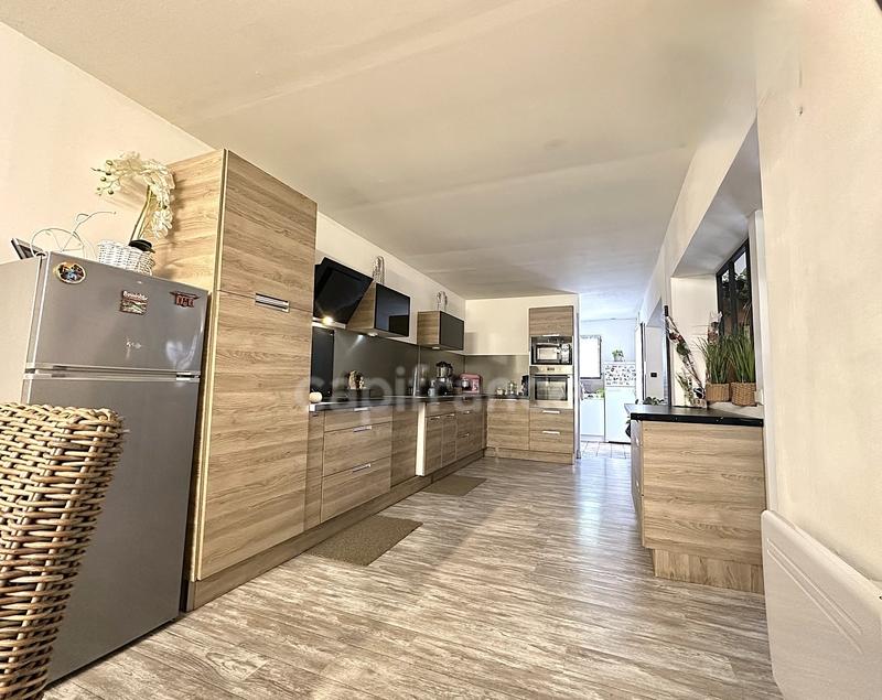 Maison - 180 m² - 5 pièces