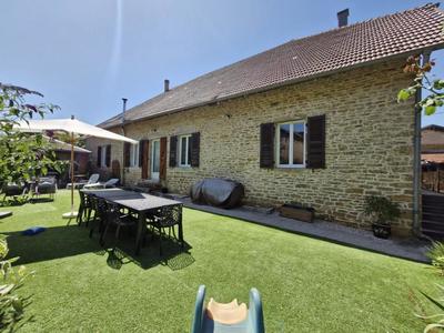 Maison de village - 335 m² - 10 pièces