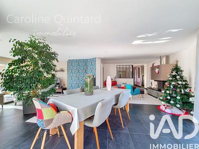 Maison - 202 m² - 5 pièces