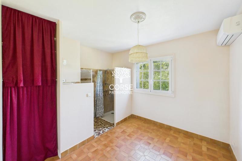 Maison traditionnelle - 250 m² - 5 pièces