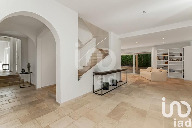 Maison - 233 m² - 8 pièces