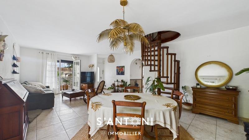 Maison - 138 m² - 6 pièces